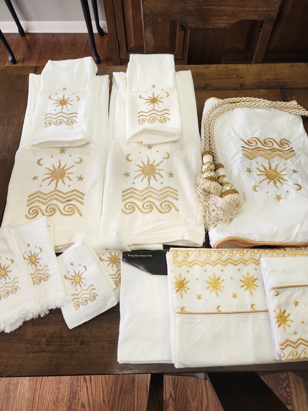 15 Pc. Bath & Bedding Set By Avanti 6 Pc King Sheet Set & 8pc Towel Set & Tassel
